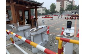 刷脸入校无接触更方便：某学校人脸识别门禁测温门禁项目