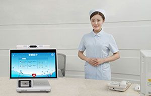 刷脸核验患者信息：医院双屏人证识别一体访客机项目