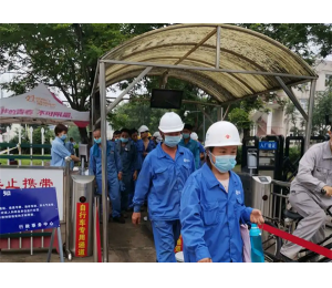 更好规范人员进出厂规范管理，中原石化在紧急部署人脸识别门禁